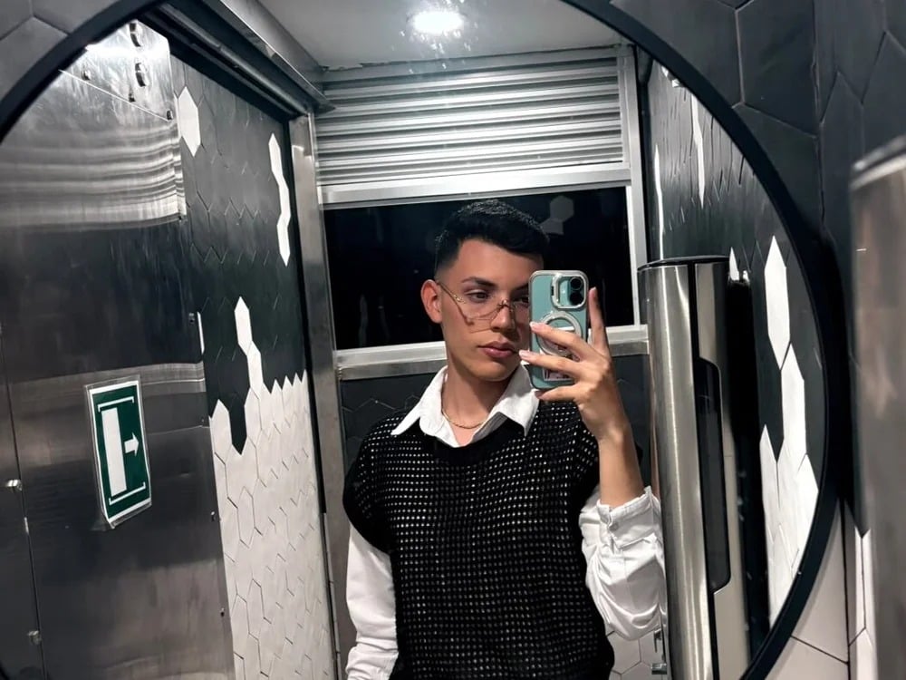 OLIVER_THOMPSON Chatroom
