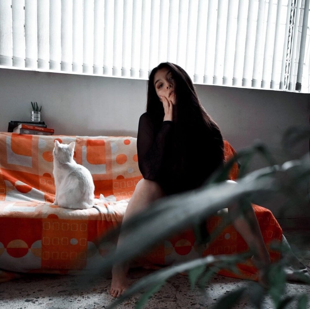 Olivia_Young Chatroom