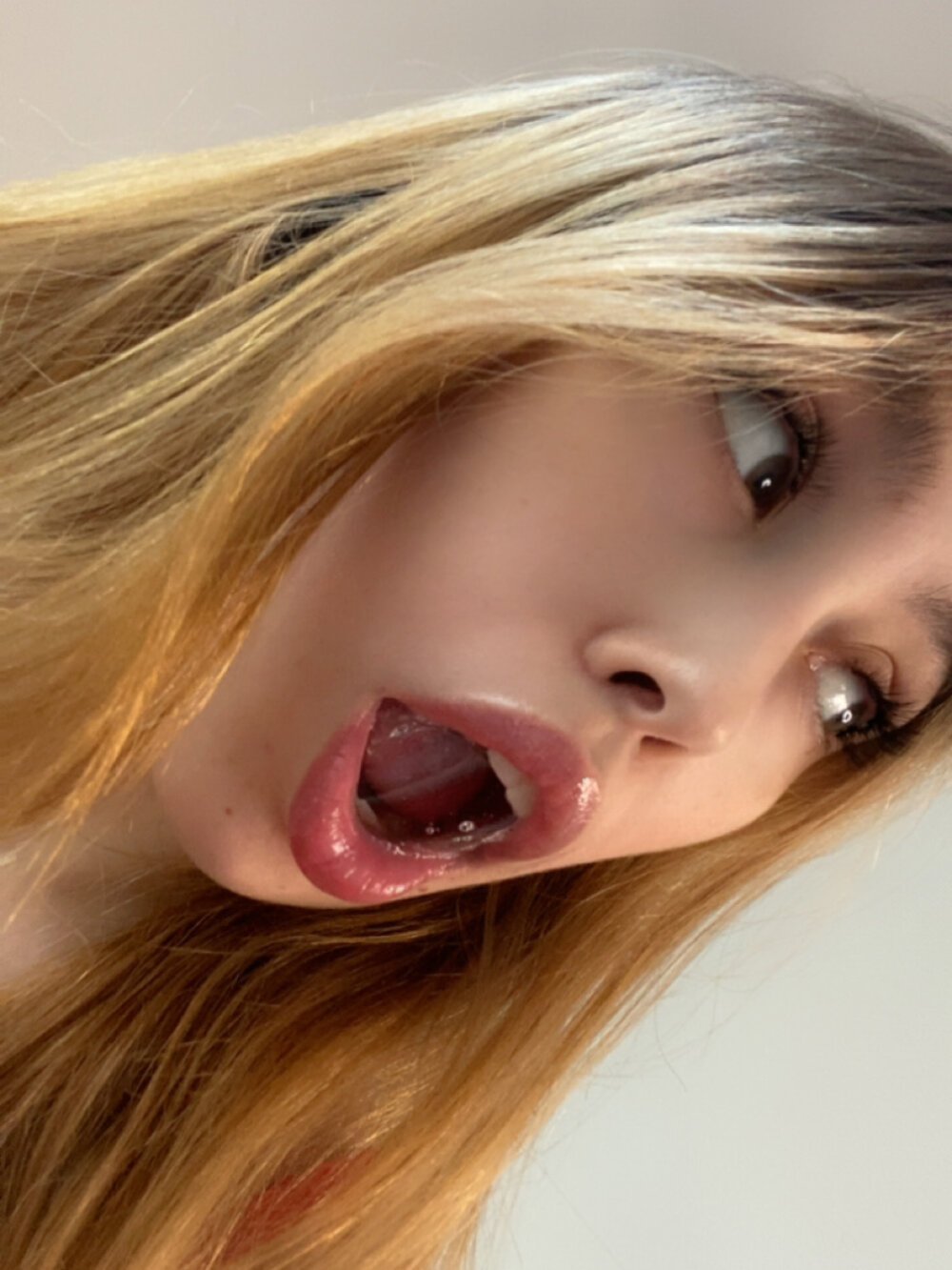 OnlineSlutt Chatroom