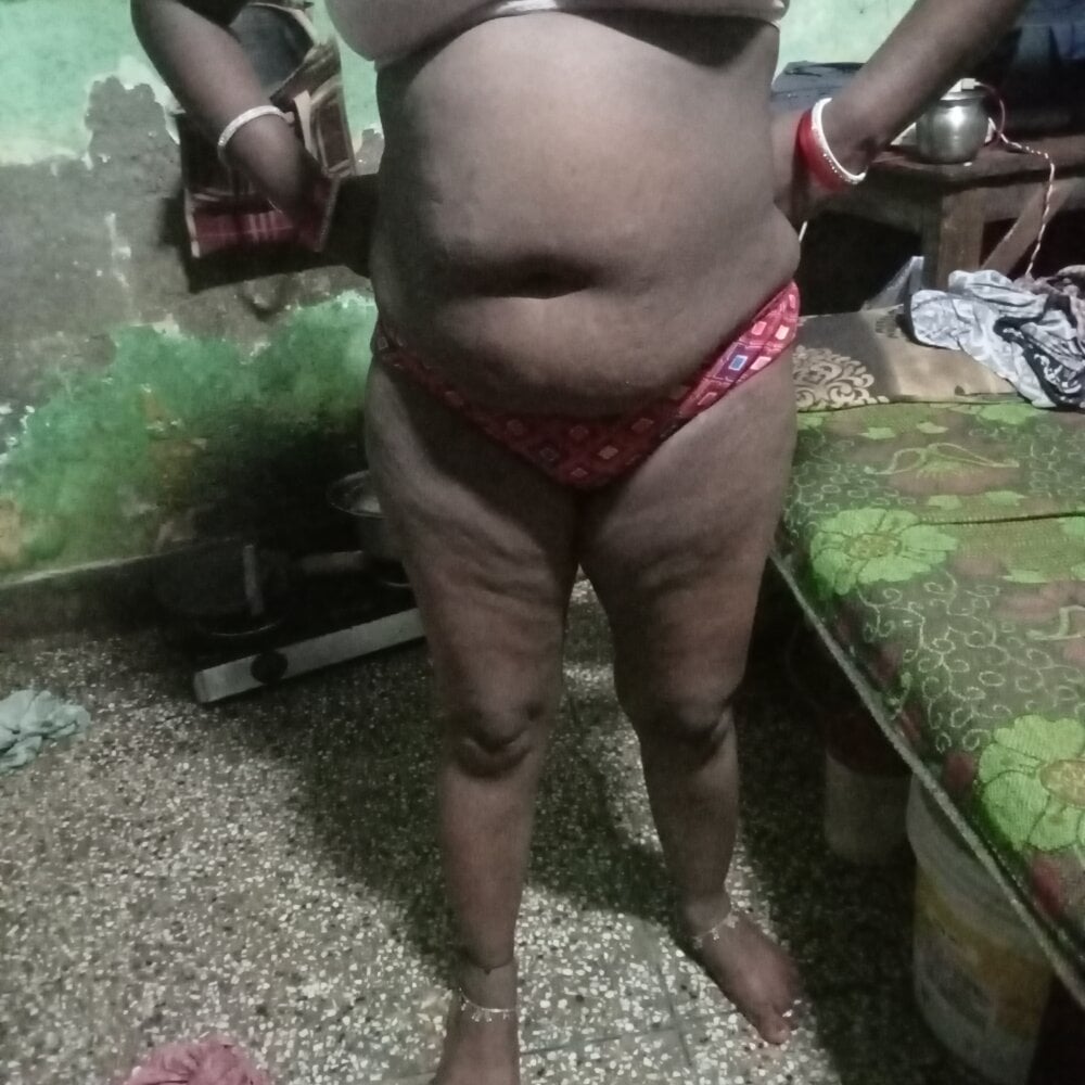 POOJALOVEHOT Chatroom