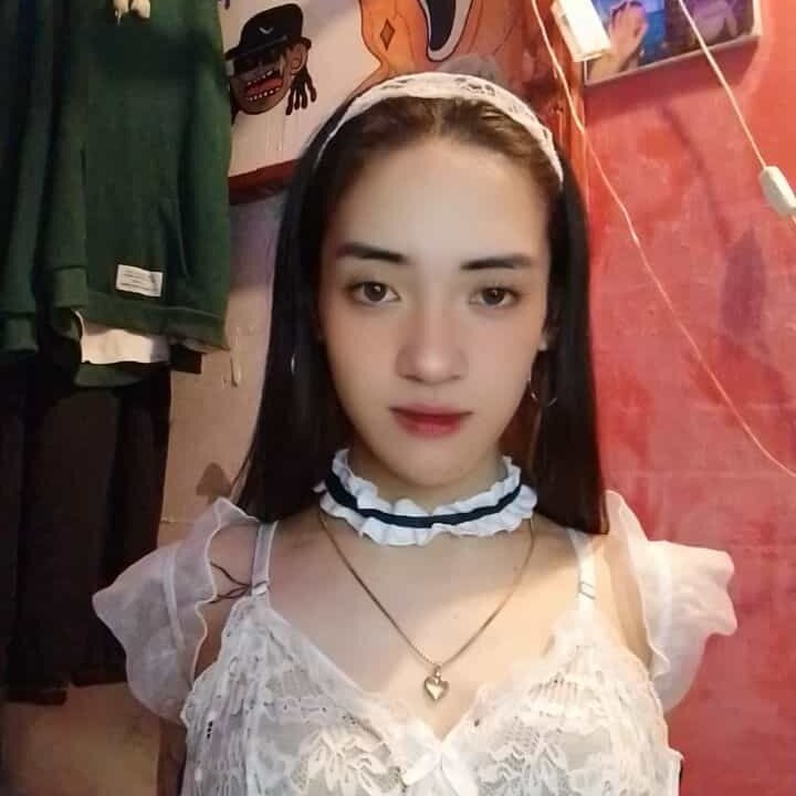 PetiteAsianTrisha Chatroom