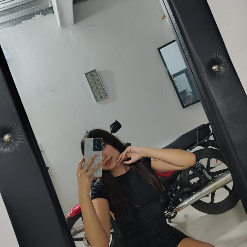 Petites_Bitches Chatroom