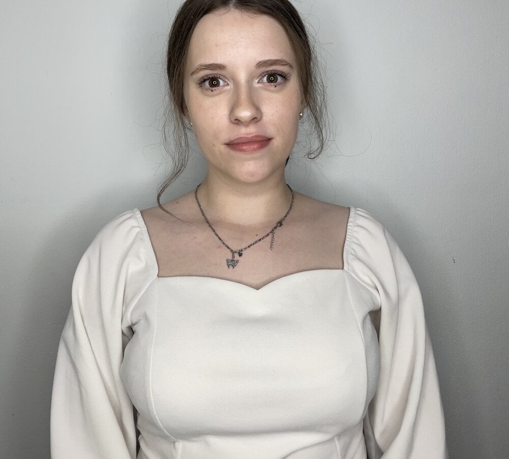 PhilippaGee Chatroom