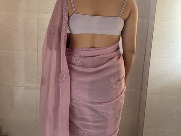 pinky-hoti