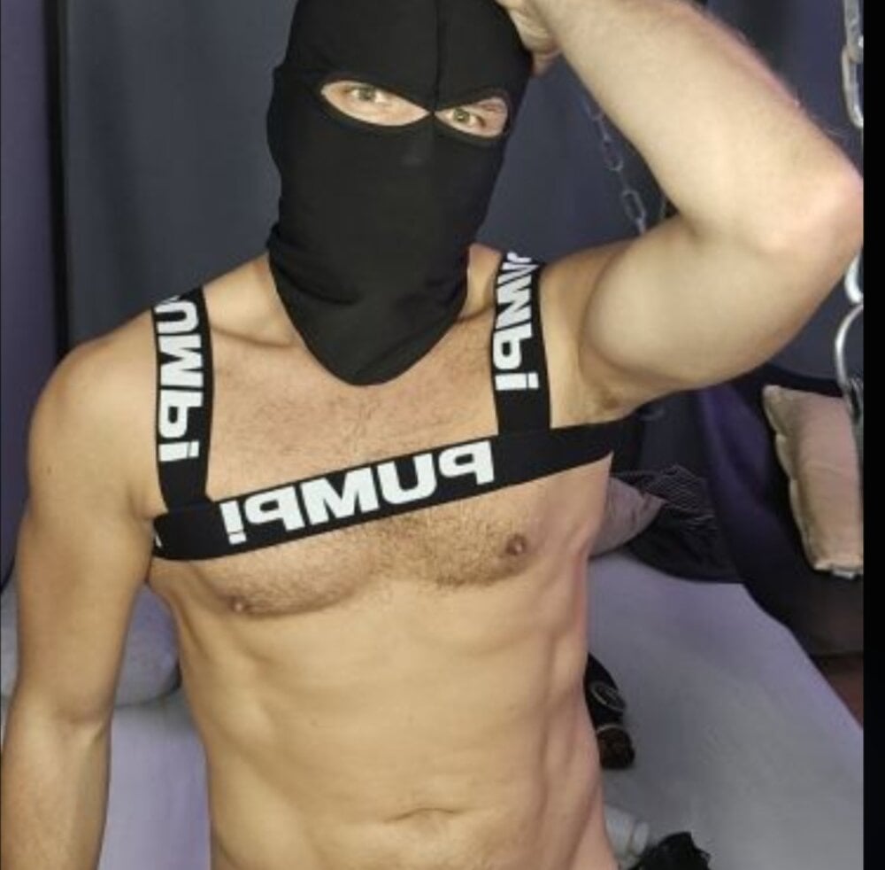 PlayfulThomas Chatroom