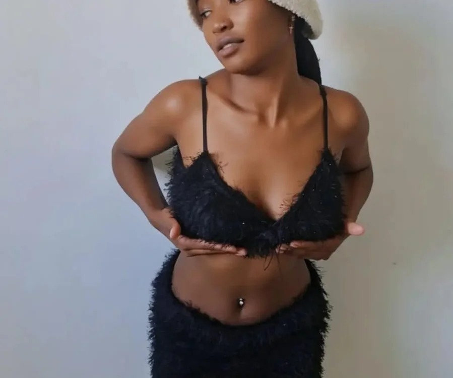 Playful_queen Chatroom