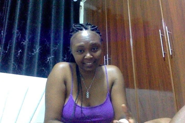 Playfulebony Chatroom