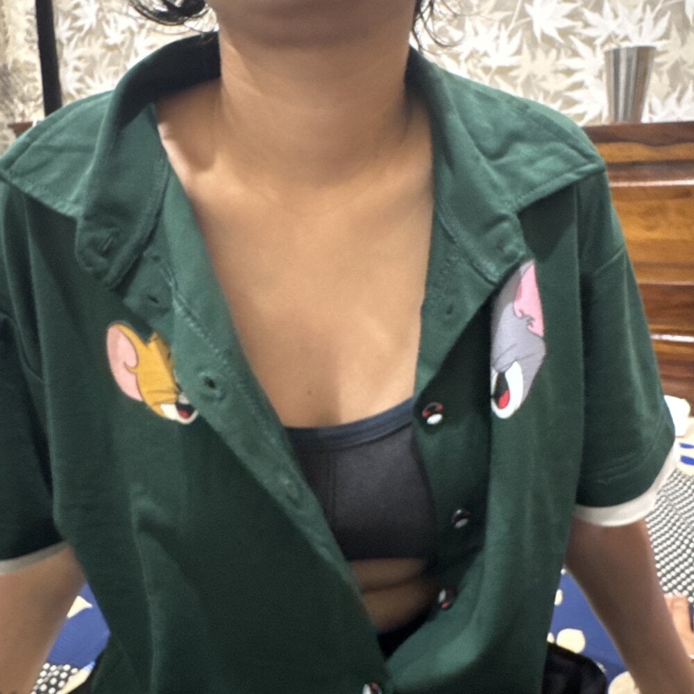 Poonam_queen021 Webcam Profile Picture Poonam_queen021 Chatroom