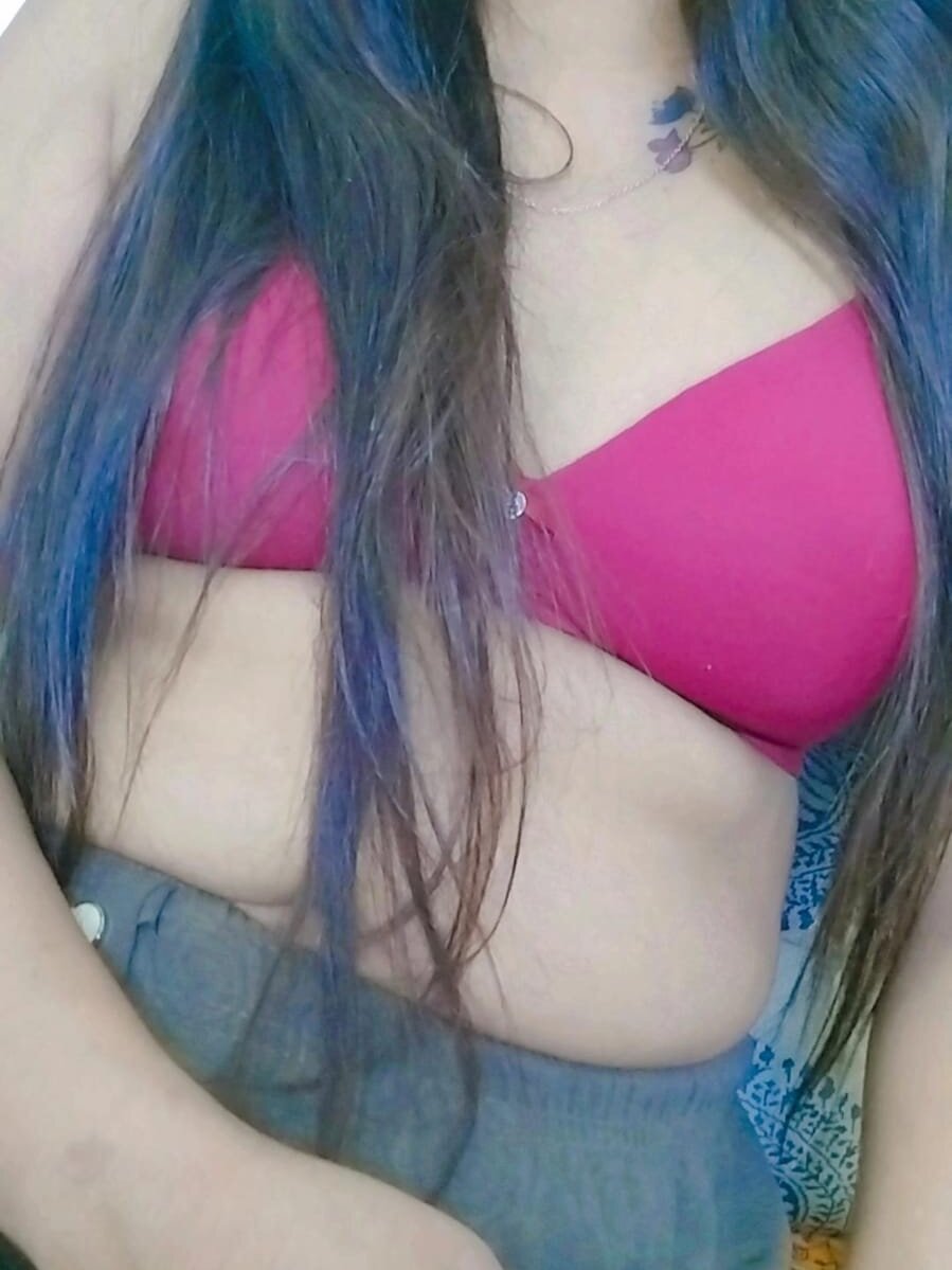 Pratiksha_001 Chatroom