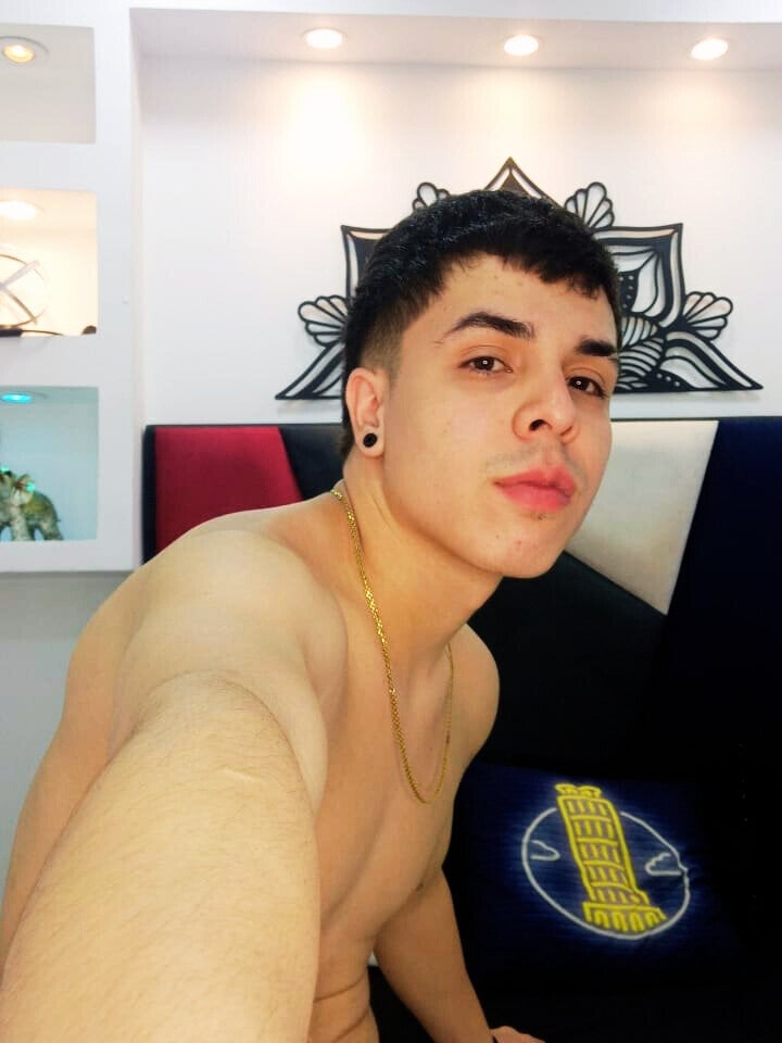 Pretty_Men18 Chatroom
