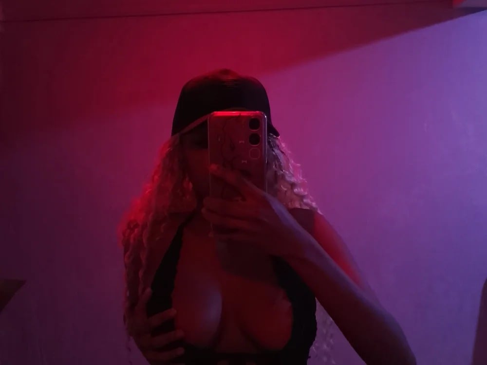 Prettybeca Chatroom