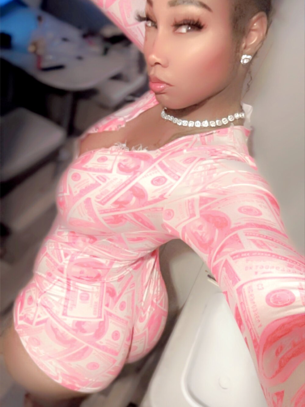 QUEENCALIMOD Chatroom