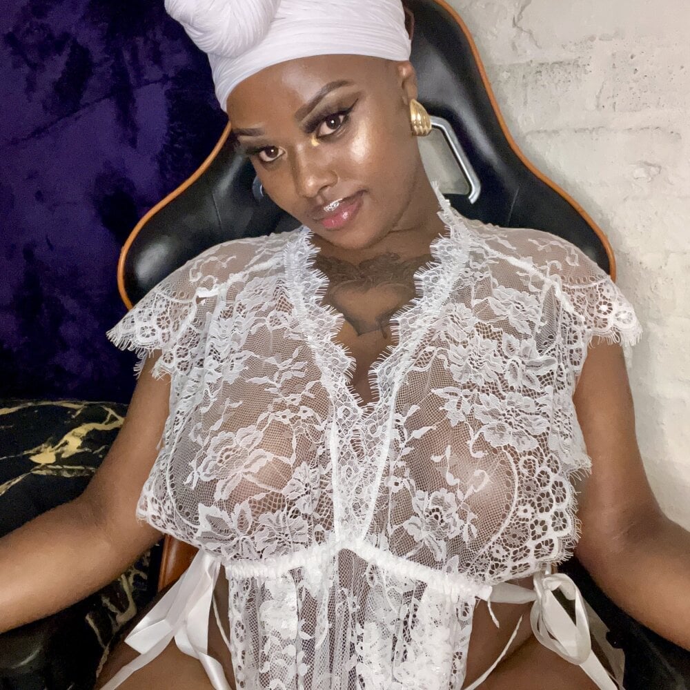 QUEEN_NOBUHLE_777 Chatroom