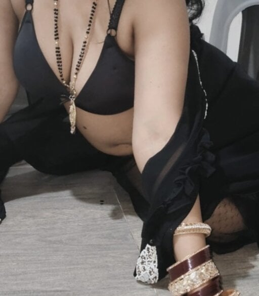 QUEEN_SAKHI- Chatroom