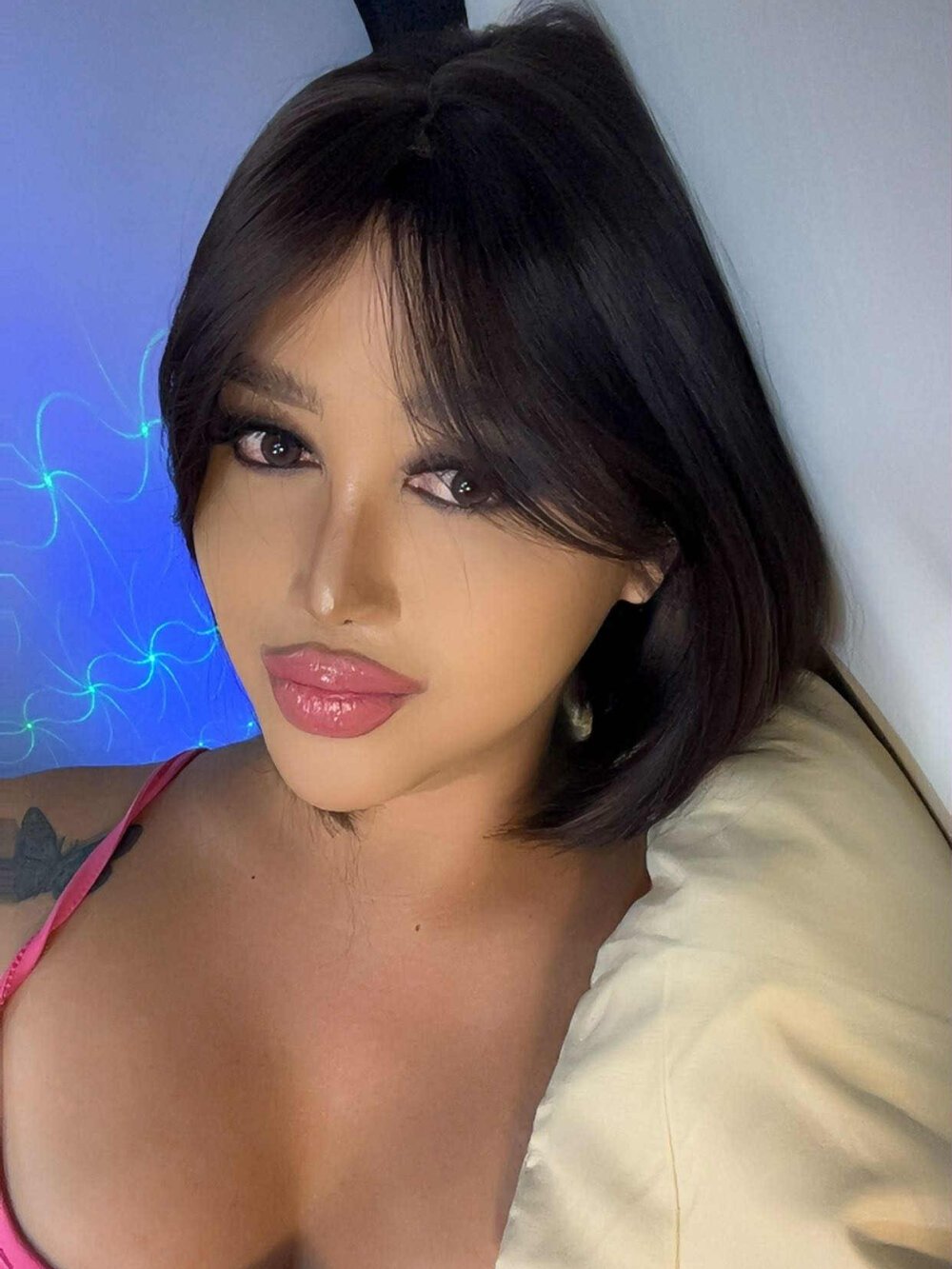 QueenBiniDick Chatroom