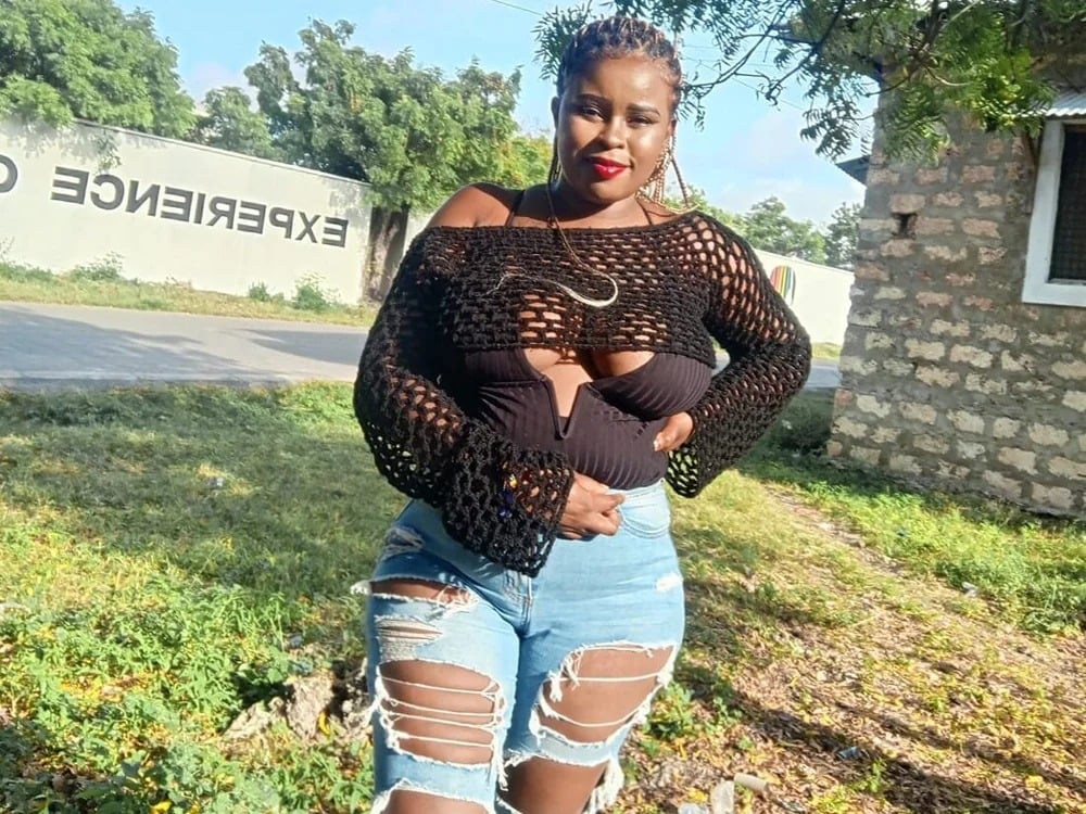 QueenMyaa Chatroom