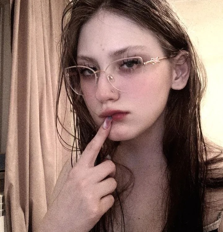 Queen_Milena Chatroom