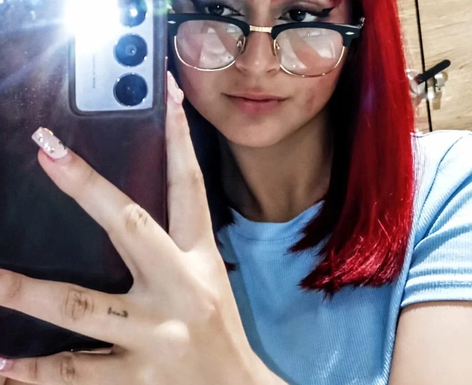 Queen_Red_v Chatroom