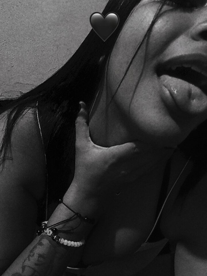 Quint_Mia_Hottie Chatroom