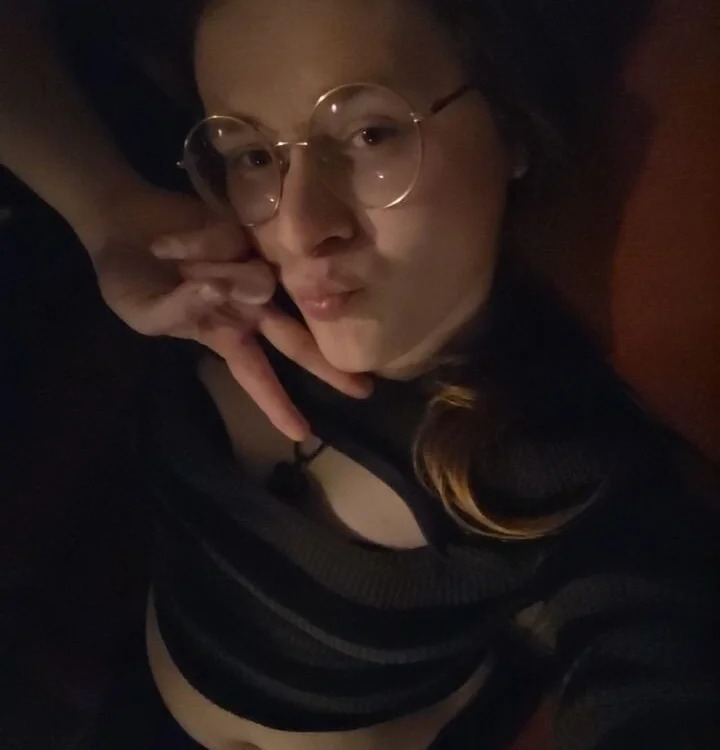 R0seWithThorns Chatroom