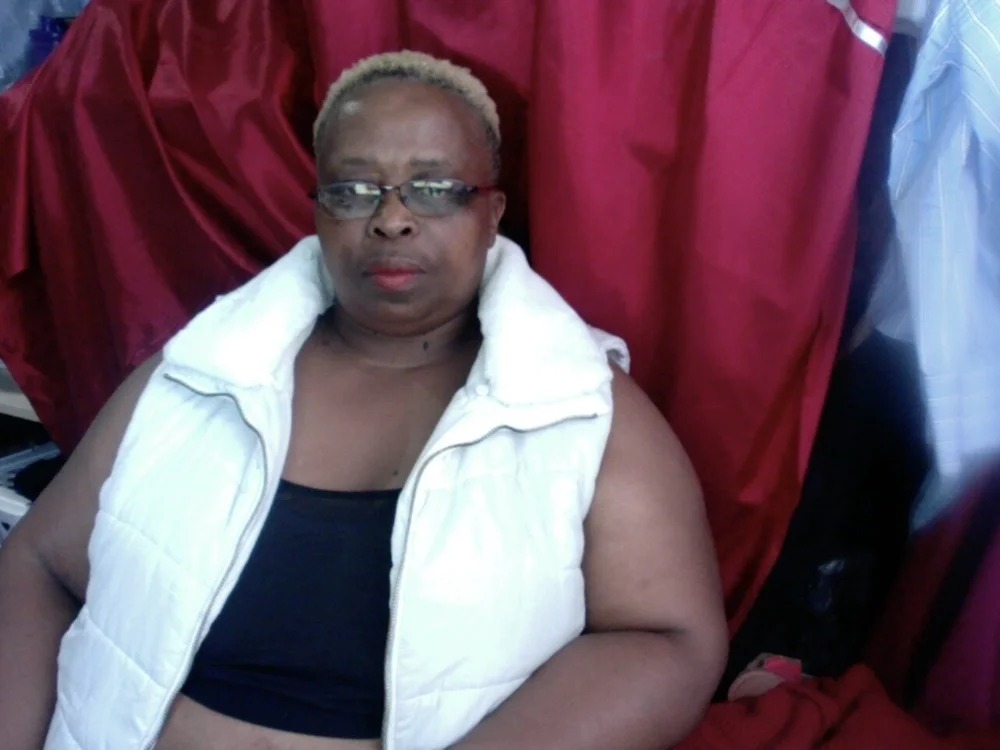 ROSESNICKER00 Chatroom