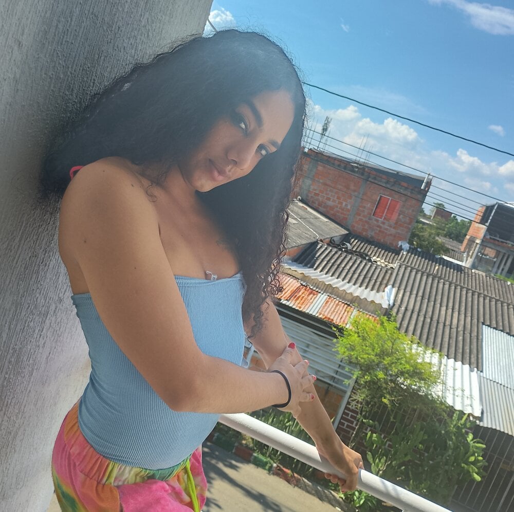 Rachel_bigcock999 Chatroom