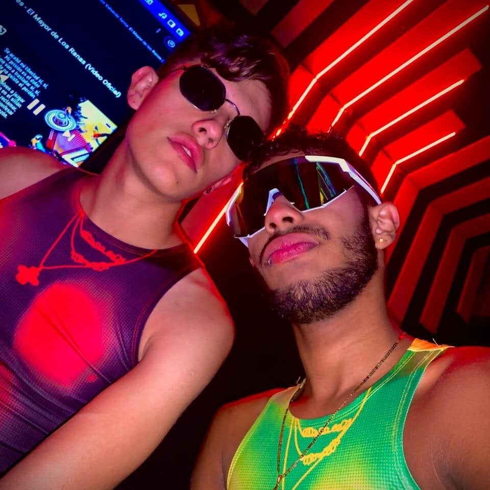 Raving_Boys Chatroom