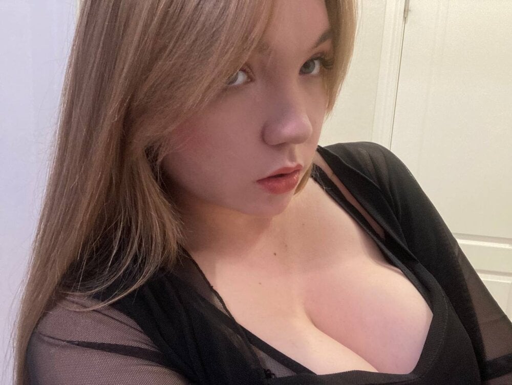 RebeccaEglitis Webcam Profile Picture RebeccaEglitis Chatroom