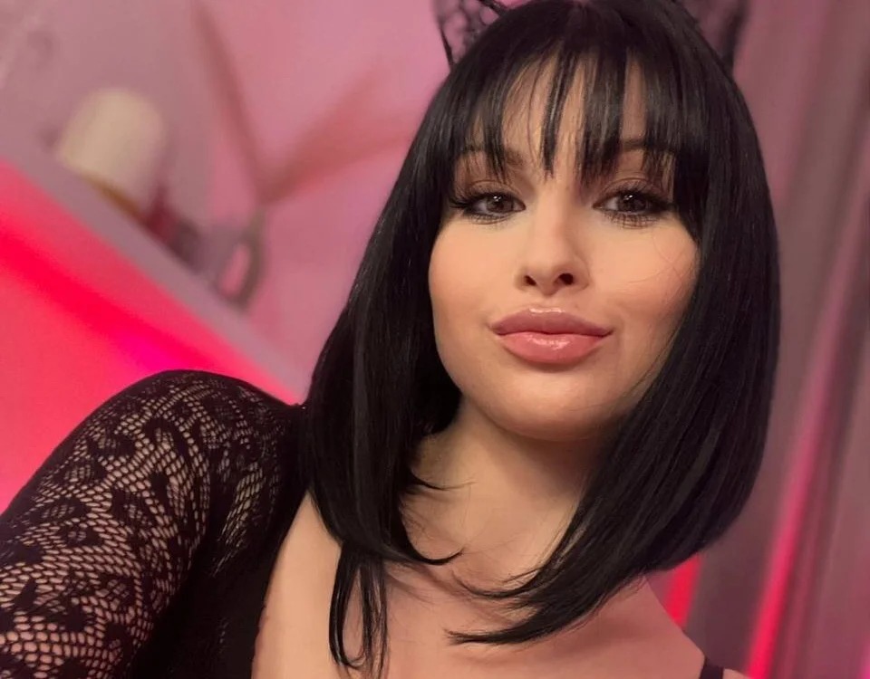 Rebeka_Rose Chatroom