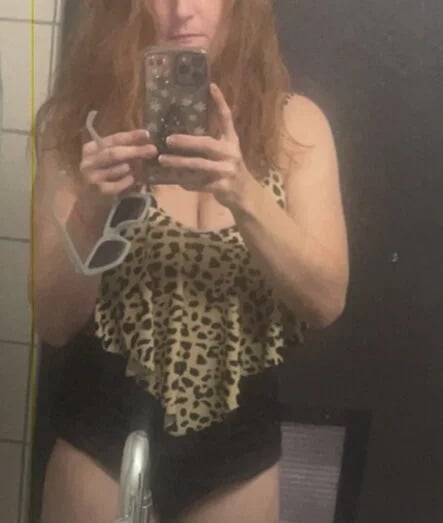 RedWettWonder Chatroom