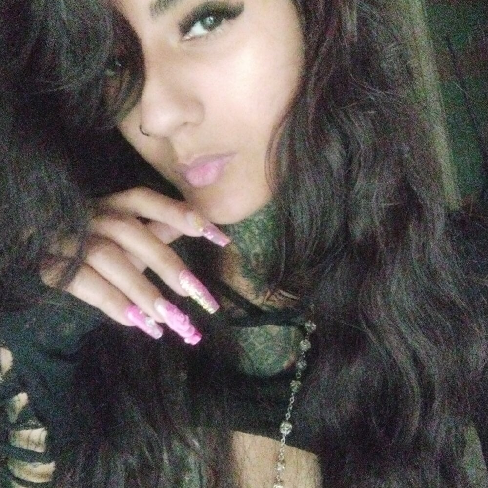 Reiha Webcam Profile Picture Reiha Chatroom