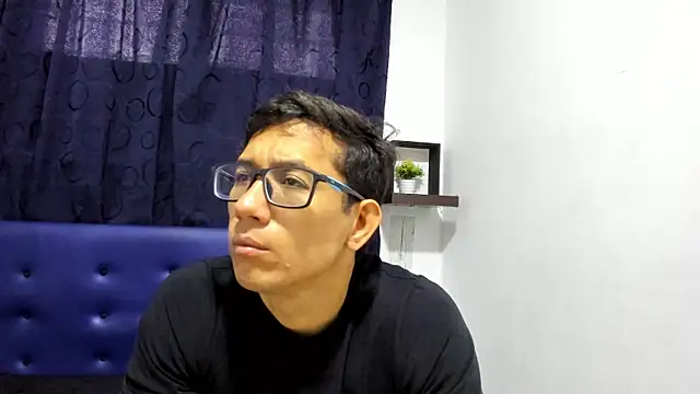 Reik_LatinBoy Chatroom