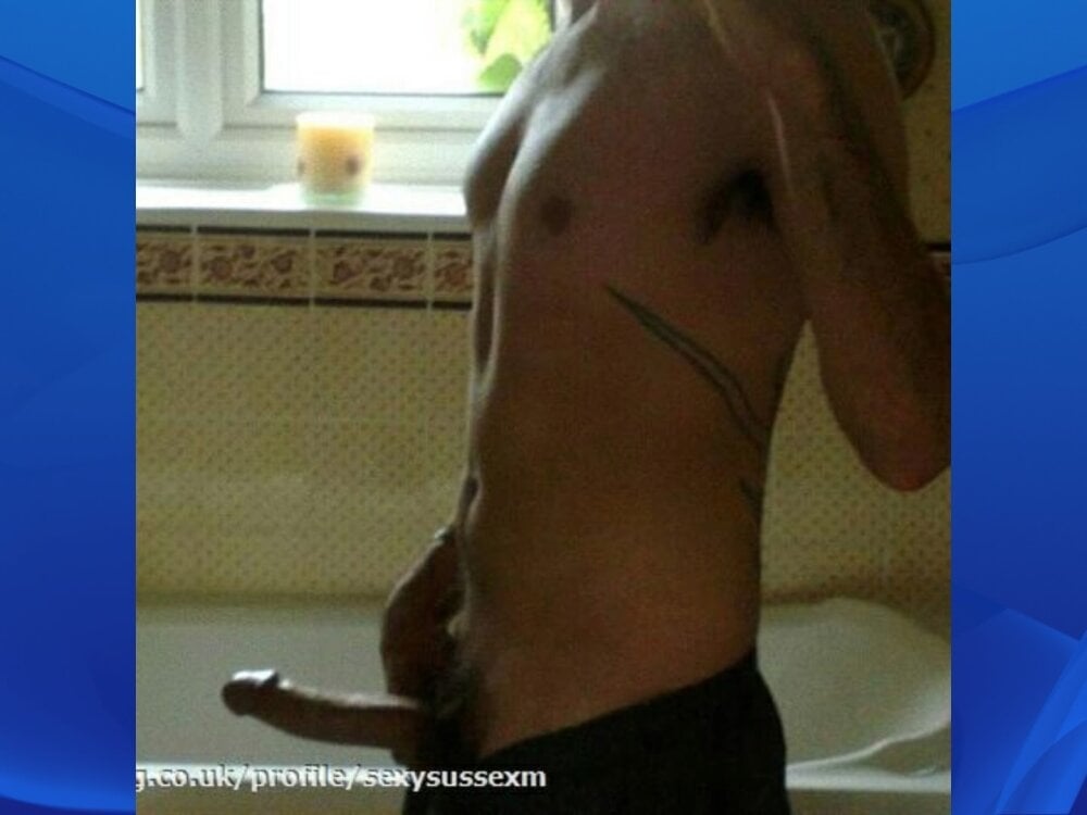 Reza_3hands_of_ Chatroom