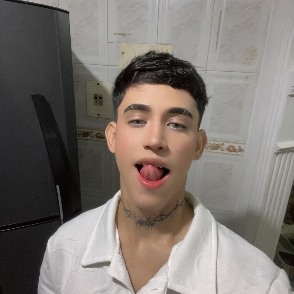 RickyMontes_ Chatroom