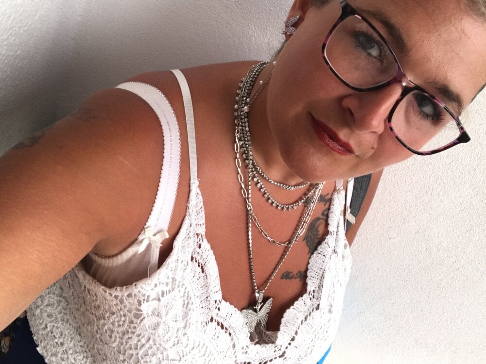 Risque-Rosie Chatroom