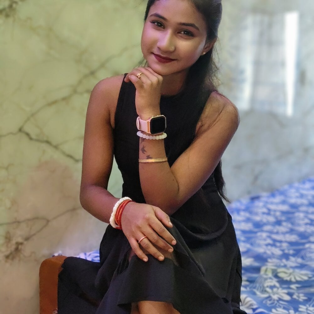 Riya_roy012 Chatroom