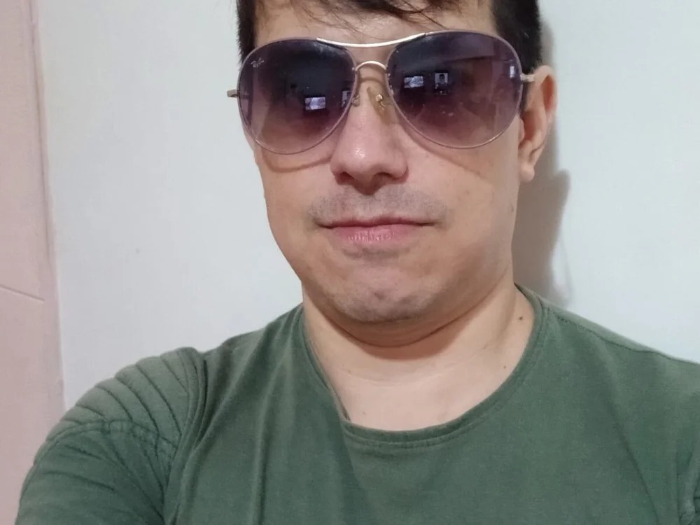 Robbie_1987 Chatroom