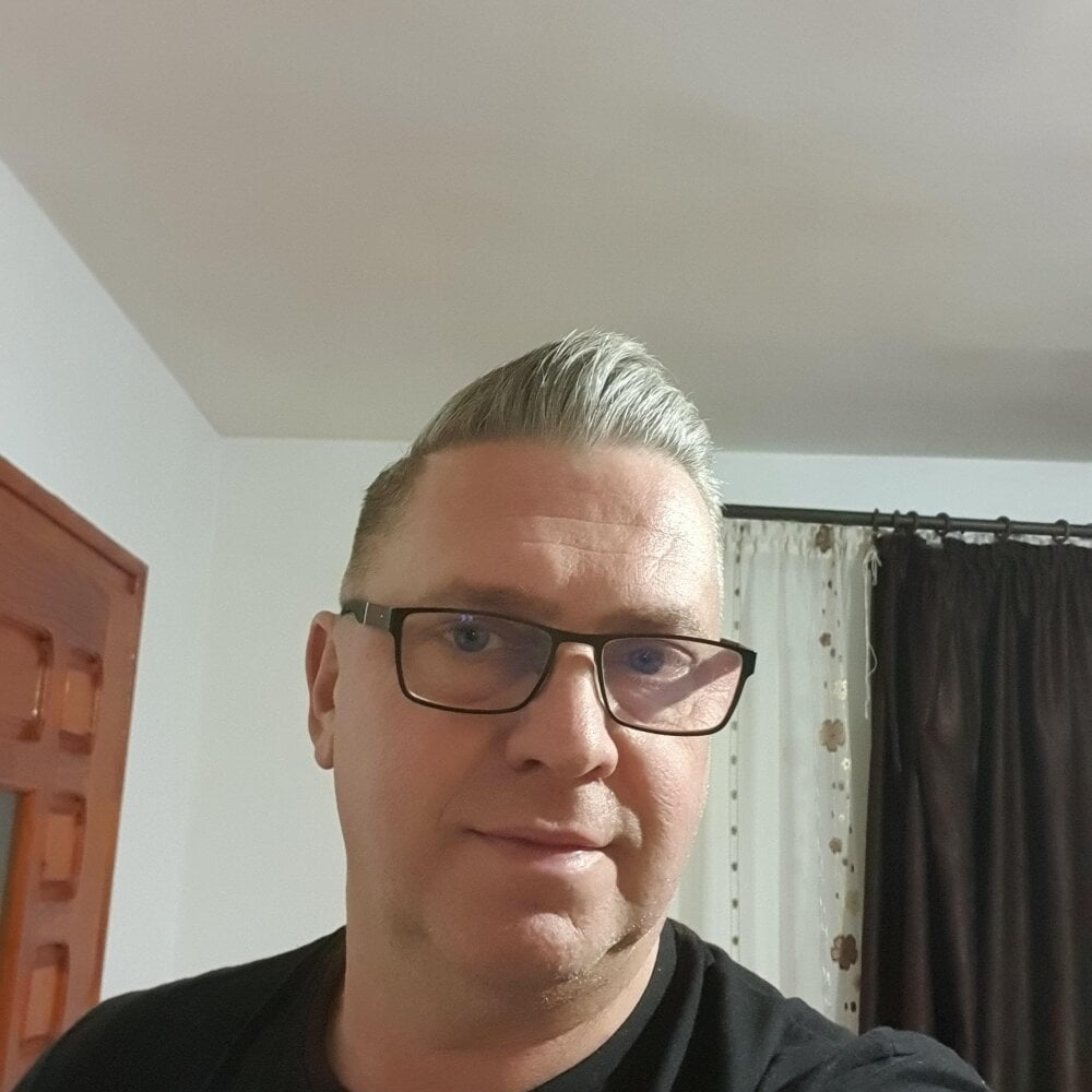 RobertStripX Chatroom