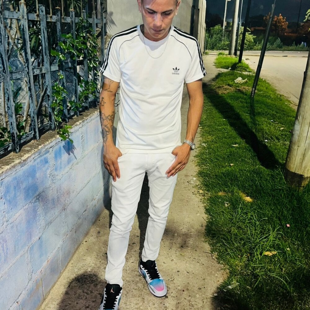 Roro1205hjk Chatroom