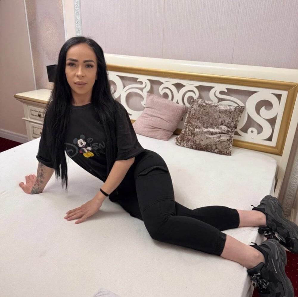 Rosaliemilaxxx Chatroom