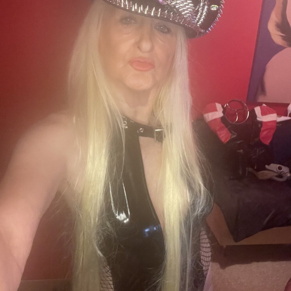 SExyHotMilfTascha Chatroom