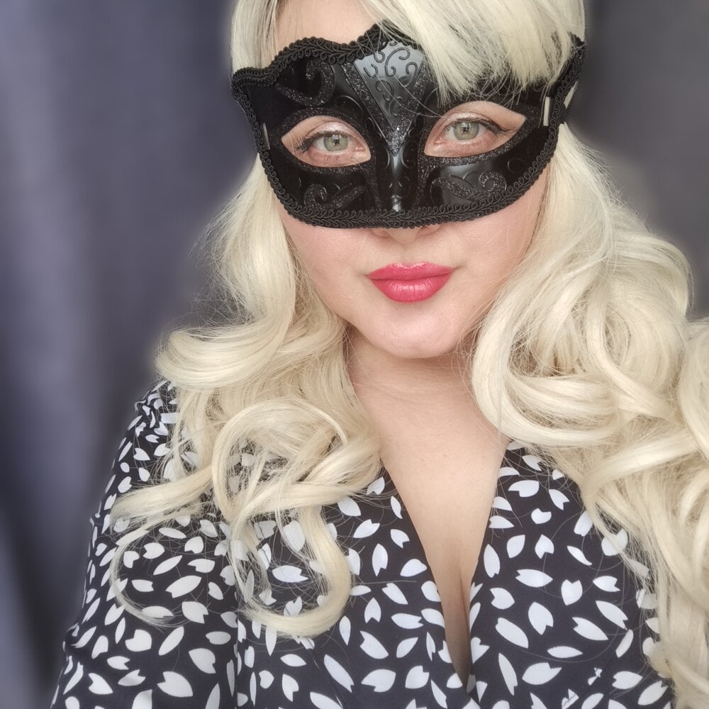 Sabrina_Weaver Chatroom