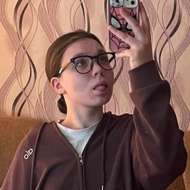 SallyFacing Chatroom