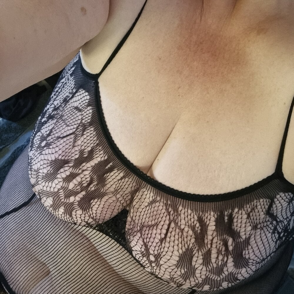 Sally_60XX Webcam Profile Picture Sally_60XX Chatroom