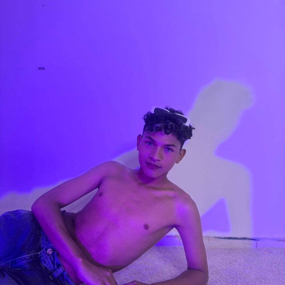 Sammy_Millers Chatroom
