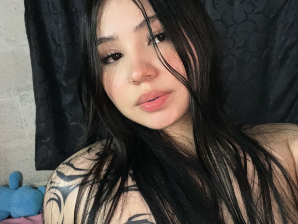 Sara_Hills_ Chatroom