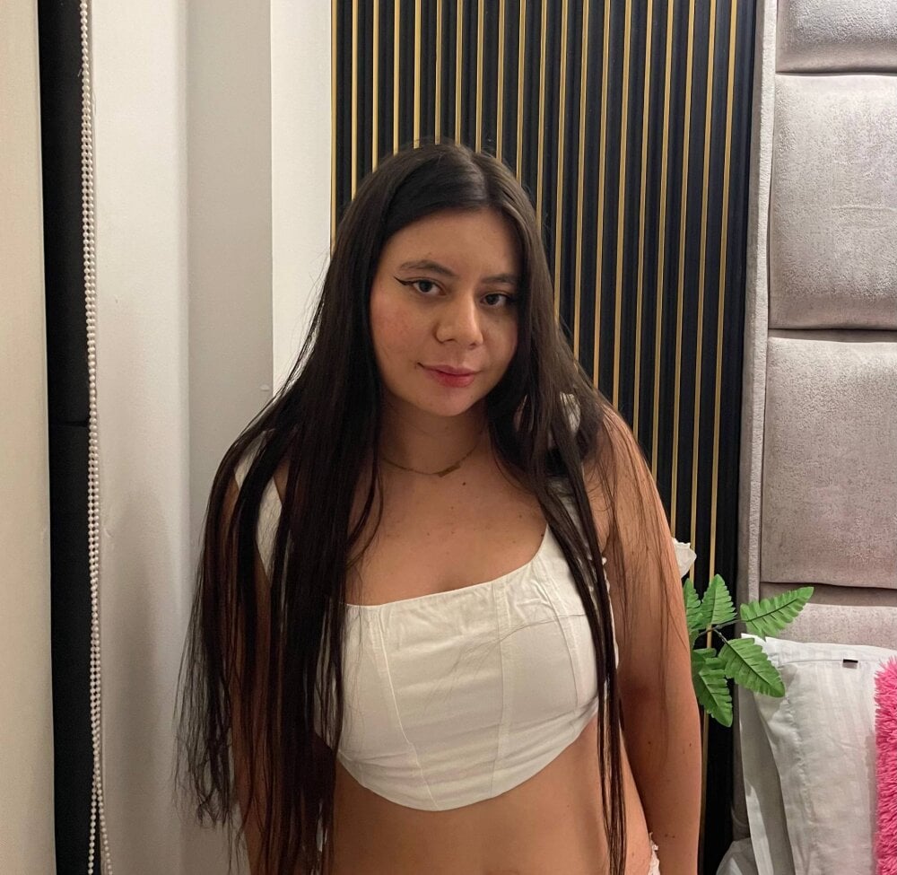 Sara_Jhonss Chatroom