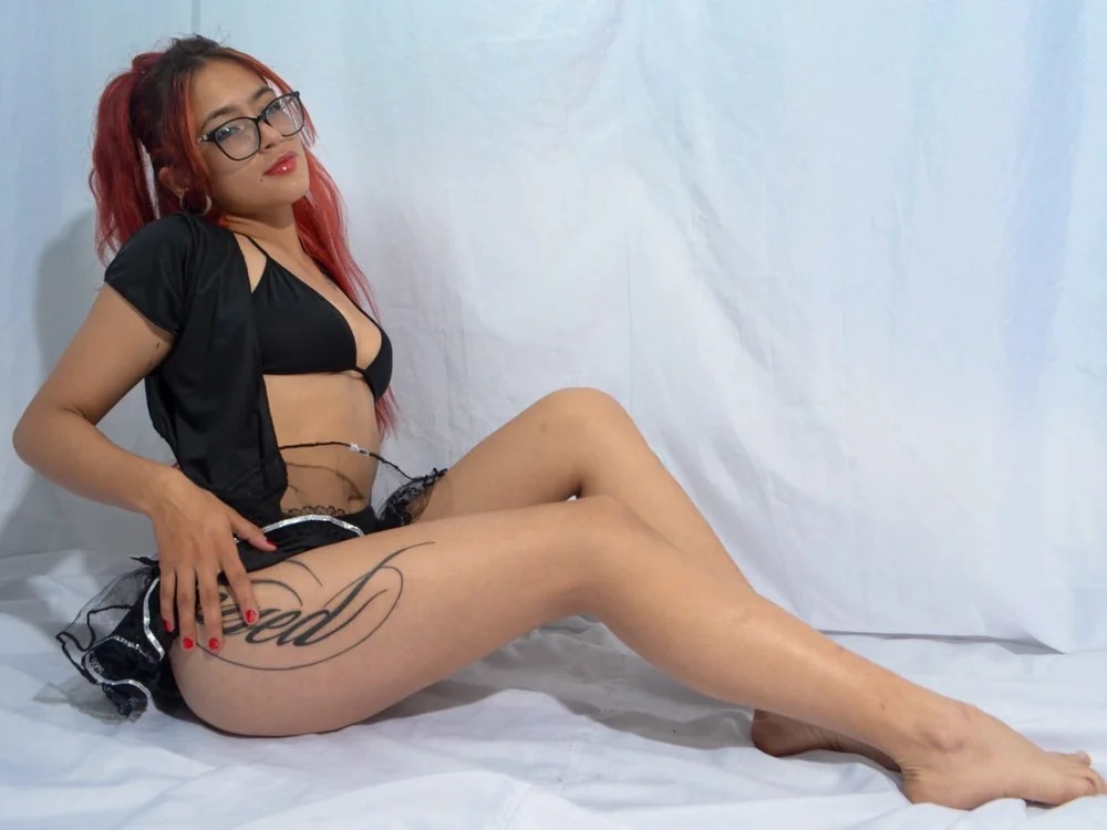 Sara_Red_X Chatroom