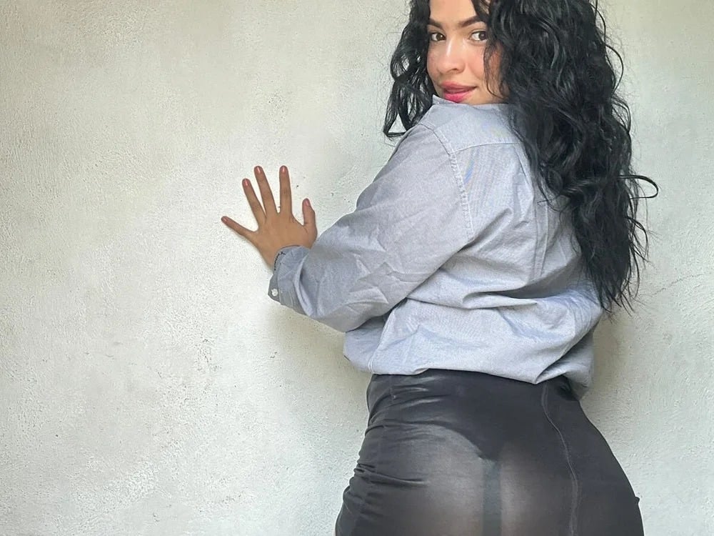 Sara_Tukson Chatroom