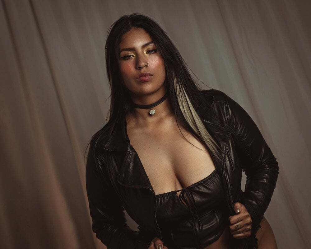 Sasha_Larsen Chatroom